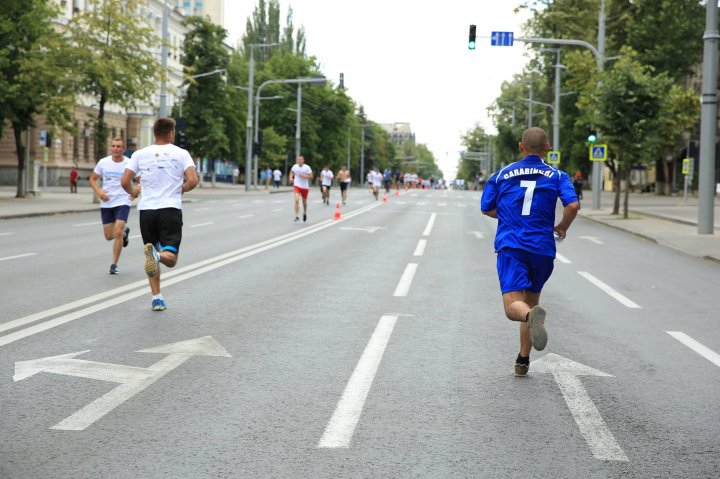 NU traficului de fiinţe umane! Mii de oameni şi oficiali din cadrul MAI au participat la un maraton organizat în Capitală (FOTO)