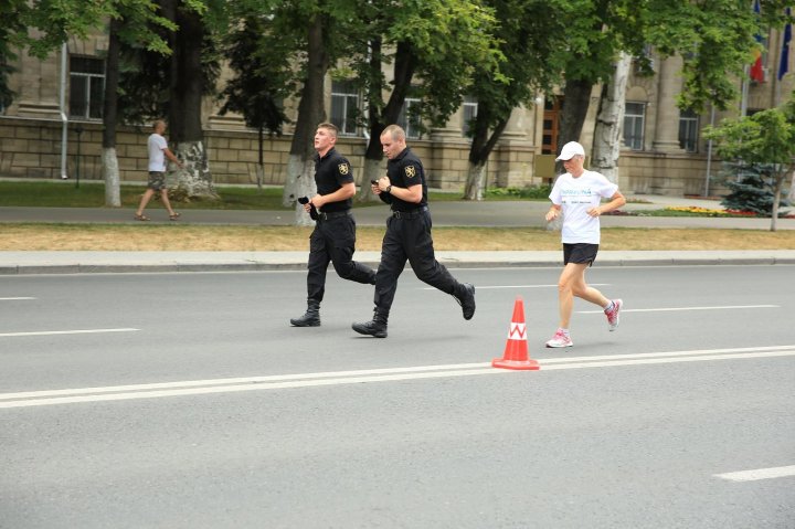 NU traficului de fiinţe umane! Mii de oameni şi oficiali din cadrul MAI au participat la un maraton organizat în Capitală (FOTO)