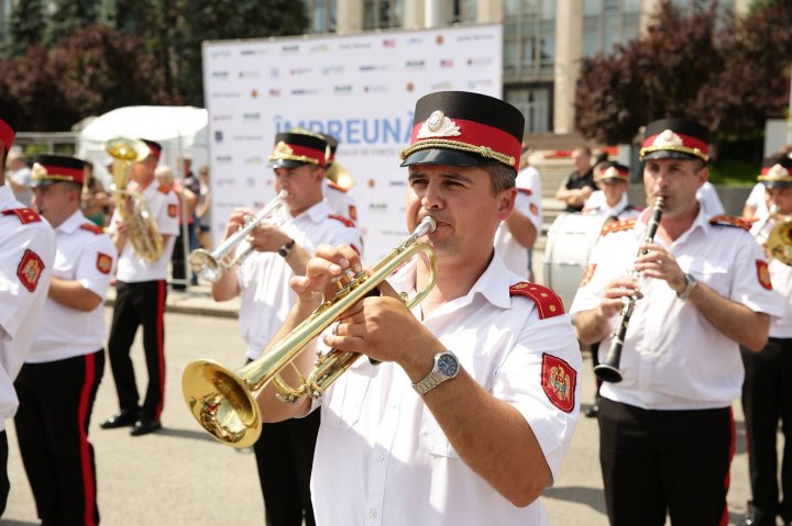 NU traficului de fiinţe umane! Mii de oameni şi oficiali din cadrul MAI au participat la un maraton organizat în Capitală (FOTO)