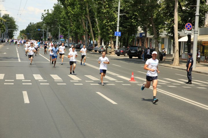 NU traficului de fiinţe umane! Mii de oameni şi oficiali din cadrul MAI au participat la un maraton organizat în Capitală (FOTO)