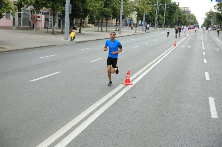 NU traficului de fiinţe umane! Mii de oameni şi oficiali din cadrul MAI au participat la un maraton organizat în Capitală (FOTO)