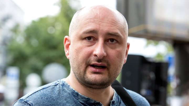 Jurnalistul rus Arkadi Babchenko a povestit cum și-a înscenat moartea: Am folosit sânge de porc