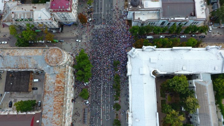 Protest spart ca o bulă de săpun. Nici zare de protestatar în centrul Capitalei, chiar dacă Năstase și Sandu au îndemnat oamenii să rămână în stradă