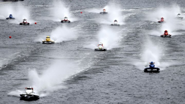 Viteză, adrenalină şi zgomot de motoare la etapa a doua a Campionatului Mondial de powerboating