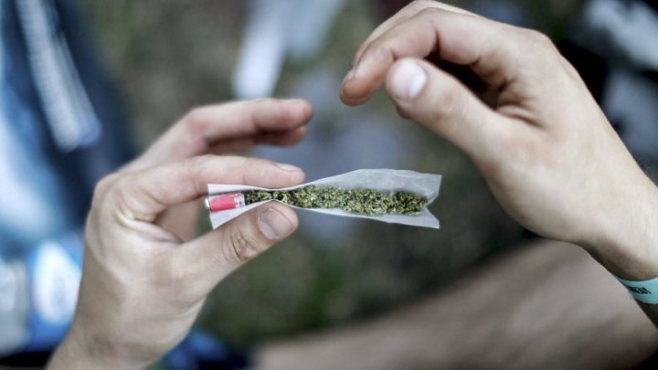 Marijuana, LEGALIZATĂ! Canadienii vor putea cumpăra şi consuma canabis în mod legal