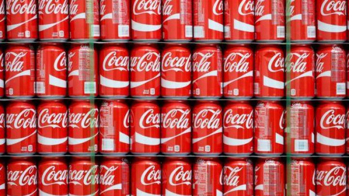 Gigantul Coca-Cola atacă piaţa băuturilor alcoolice. Compania a lansat prima băutură alcoolică (FOTO)