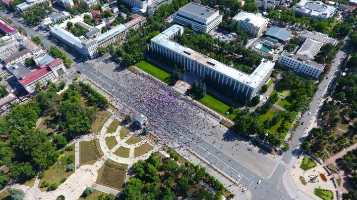 Protest spart ca o bulă de săpun. Nici zare de protestatar în centrul Capitalei, chiar dacă Năstase și Sandu au îndemnat oamenii să rămână în stradă