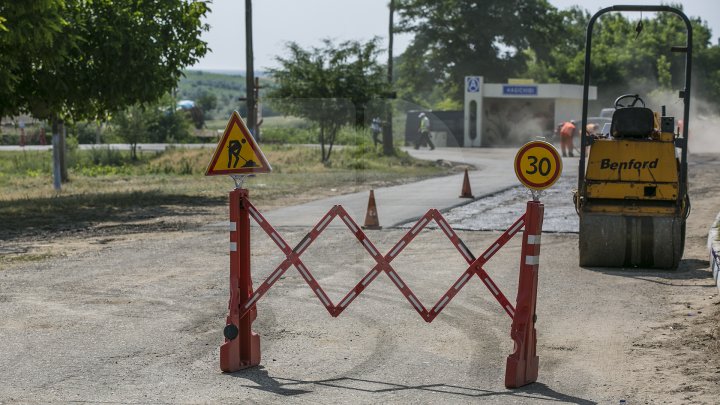 DRUMURI BUNE la Taraclia. Locuitorii a patru sate se bucură de asfalt nou, iar în alte șase localităţi lucrările sunt în toi (FOTOREPORT)