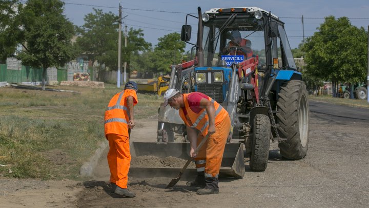 DRUMURI BUNE la Taraclia. Locuitorii a patru sate se bucură de asfalt nou, iar în alte șase localităţi lucrările sunt în toi (FOTOREPORT)