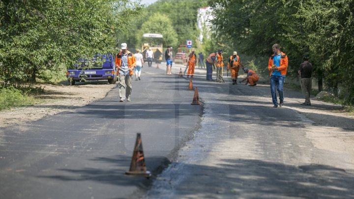 DRUMURI BUNE la Taraclia. Locuitorii a patru sate se bucură de asfalt nou, iar în alte șase localităţi lucrările sunt în toi (FOTOREPORT)