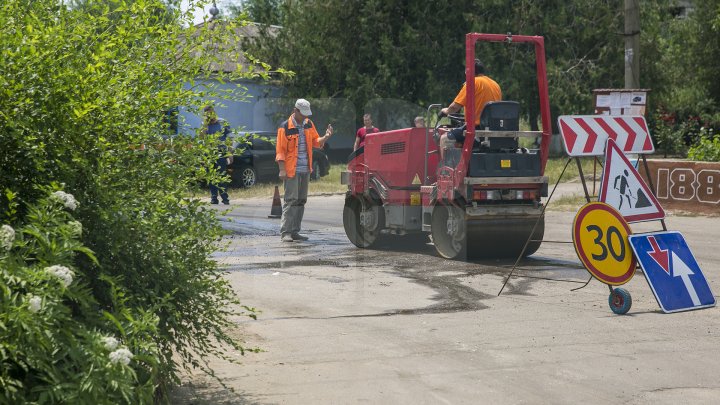 DRUMURI BUNE la Taraclia. Locuitorii a patru sate se bucură de asfalt nou, iar în alte șase localităţi lucrările sunt în toi (FOTOREPORT)