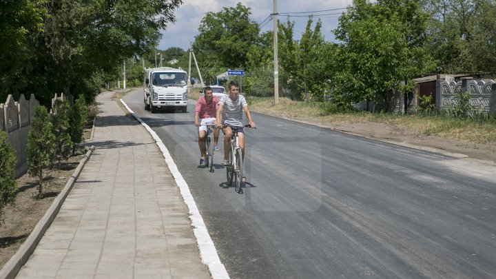 Programul Drumuri bune pentru Moldova: Încă patru sate din raionul Floreşti au drumuri RENOVATE (FOTOREPORT)