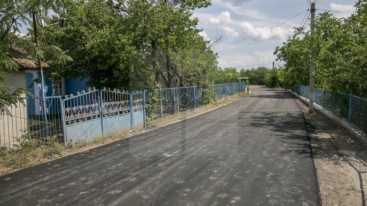 Programul Drumuri bune pentru Moldova: Încă patru sate din raionul Floreşti au drumuri RENOVATE (FOTOREPORT)