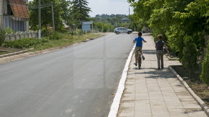 Programul Drumuri bune pentru Moldova: Încă patru sate din raionul Floreşti au drumuri RENOVATE (FOTOREPORT)