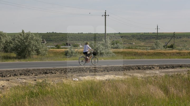 Drumurile din Ialoveni, mai bune. Acestea sunt reabilitate în cadrul programului naţional lansat de Guvern (FOTOREPORT)