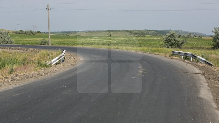 Drumurile din Ialoveni, mai bune. Acestea sunt reabilitate în cadrul programului naţional lansat de Guvern (FOTOREPORT)