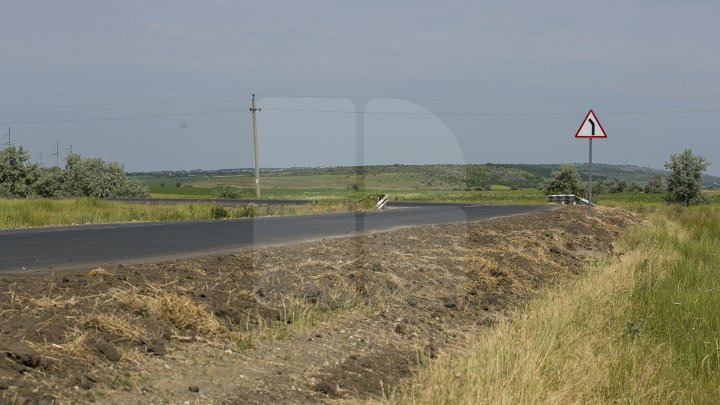 Drumurile din Ialoveni, mai bune. Acestea sunt reabilitate în cadrul programului naţional lansat de Guvern (FOTOREPORT)