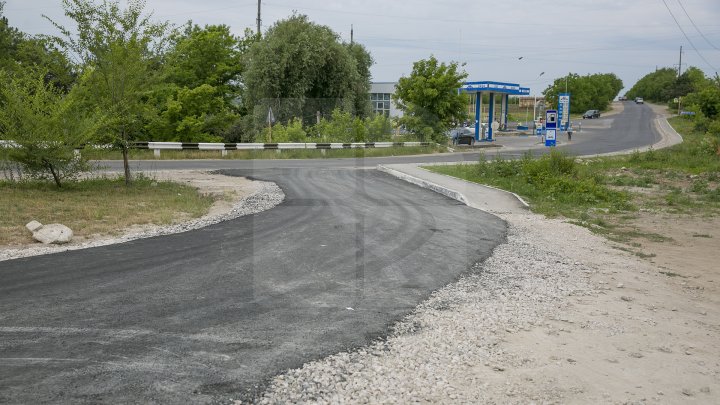 Drumurile din Ialoveni, mai bune. Acestea sunt reabilitate în cadrul programului naţional lansat de Guvern (FOTOREPORT)