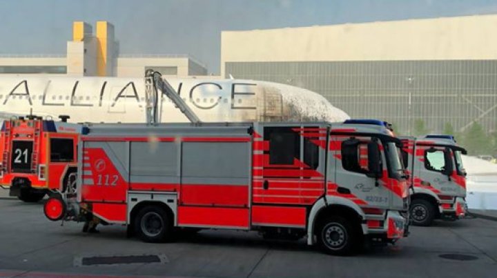 PANICĂ: Un avion a luat foc pe aeroportul din Frankfurt (FOTO)