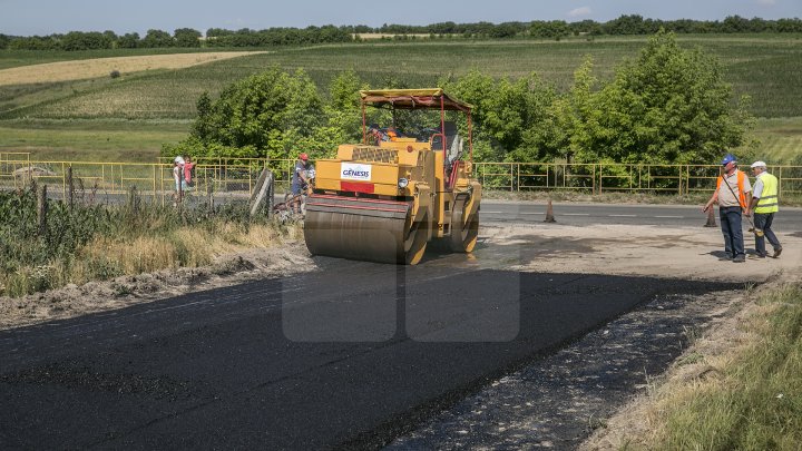 Chiril Gaburici: Cetățenii pot sesiza Ministerul Economiei și Infrastructurii dacă au depistat nereguli în timpul lucrărilor de reparație a drumurilor (FOTOREPORT)