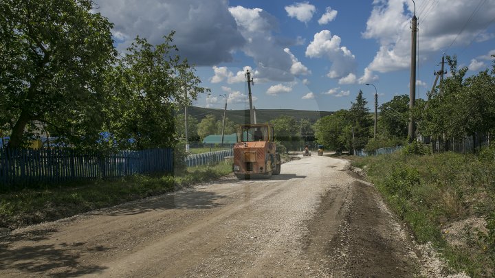 În raionul Sângerei se vor repara 30 de drumuri locale (FOTOREPORT)