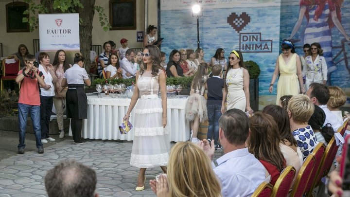 Ţinute spectaculoase şi culori pastelate. Designeri autohtoni şi-au prezentat cele mai noi tendințe pentru vară (FOTO)