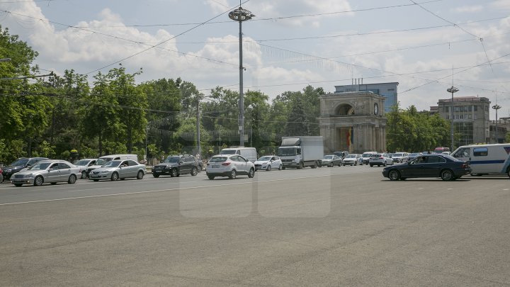 Protestul din Capitală ar avea interese politice. Protestatarii s-au lăsat greu convinși să discute cu ANRE (FOTO)