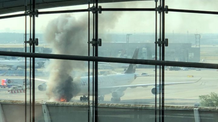 PANICĂ: Un avion a luat foc pe aeroportul din Frankfurt (FOTO)