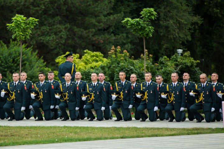 57 de absolvenți ai Academiei militare Alexandru cel Bun au jurat credință Patriei 