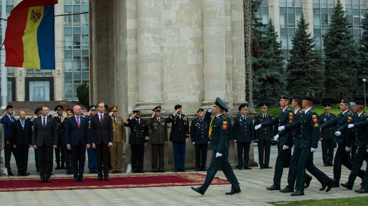 57 de absolvenți ai Academiei militare Alexandru cel Bun au jurat credință Patriei 