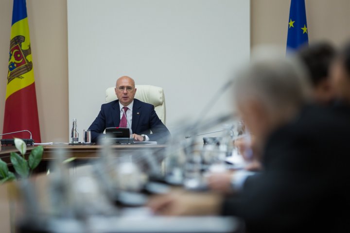 Premierul Pavel Filip solicită o interacțiune eficientă între autoritățile responsabile, pentru a nu admite răspândirea pestei porcine (FOTO)