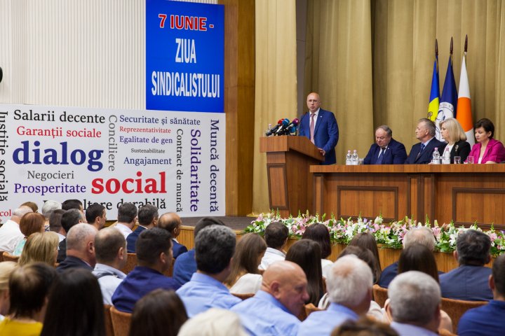 Premierul Filip, la adunarea CNSM: Atunci când vom înțelege că trebuie să fim uniți, vom putea construi țara în care vrem să trăim