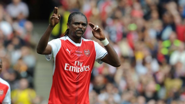 Fostul atacant de la Arsenal, Kanu a fost jefuit de 11.000 de dolari pe un aeroport din Moscova. Cum a fost posibil