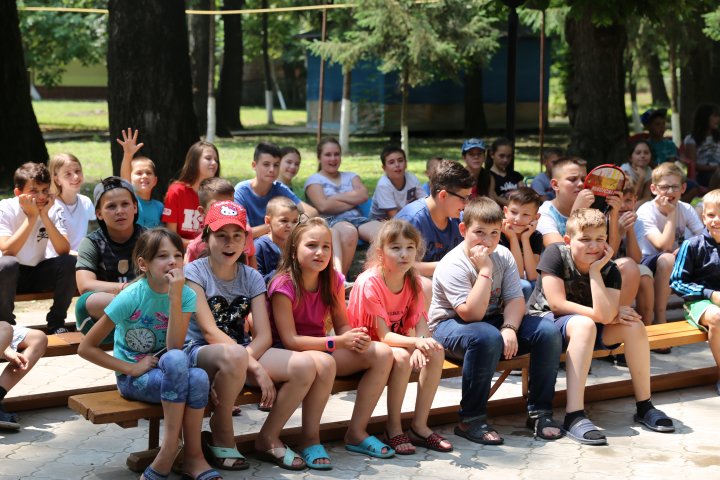 Ministrul Alexandru Jizdan a vizitat copiii care își petrec vacanța la Centrul de reabilitare şi recreare al MAI (FOTO/VIDEO)