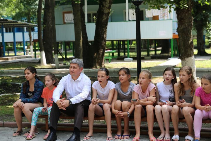 Ministrul Alexandru Jizdan a vizitat copiii care își petrec vacanța la Centrul de reabilitare şi recreare al MAI (FOTO/VIDEO)