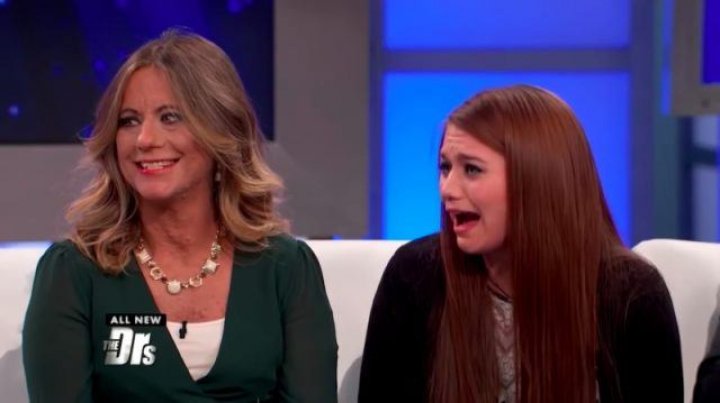 Transformarea spectaculoasă! O femeie și-a extirpat peste 6.000 de tumori de pe corp. Cum arată acum 