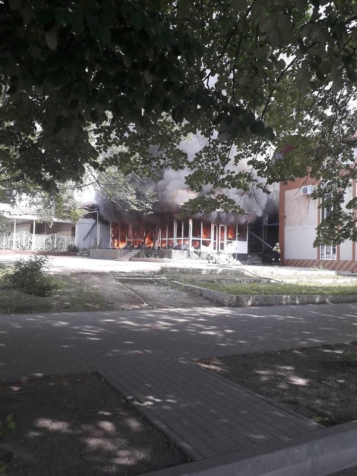 INCENDIU PUTERNIC în oraşul Drochia. Un magazin A ARS CA O TORŢĂ (FOTO)