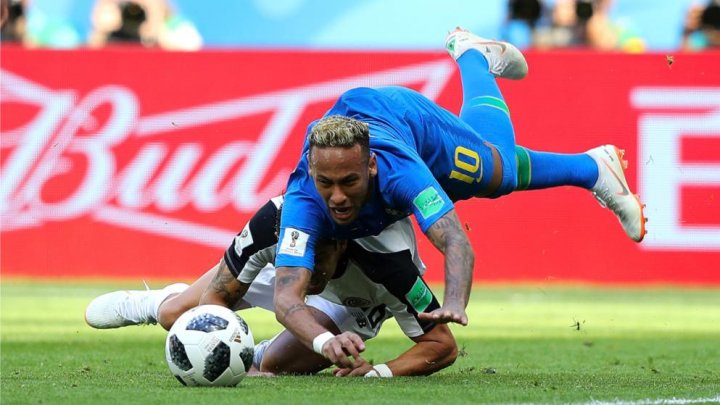 CM 2018. Un bar din Brazilia oferă o băutură gratis pentru fiecare căzătură a lui Neymar 