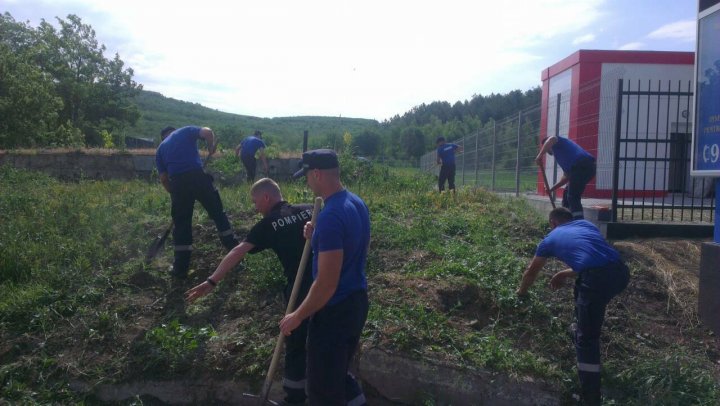 Unitate de salvatori la Leușeni. Pompierii moldoveni vor interveni pentru lichidarea incendiilor în câteva localităţi din România