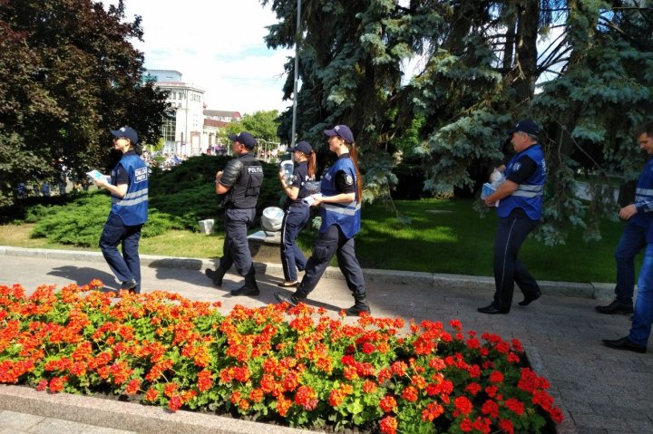 Poliția a împărțit apă manifestanţilor care protestează în PMAN