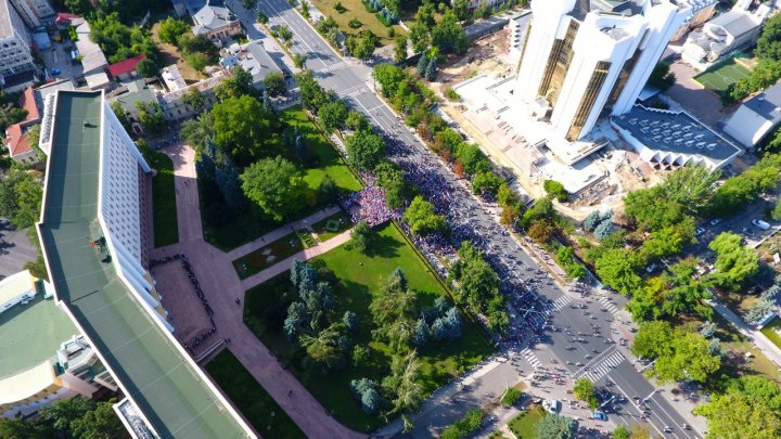 Protest spart ca o bulă de săpun. Nici zare de protestatar în centrul Capitalei, chiar dacă Năstase și Sandu au îndemnat oamenii să rămână în stradă