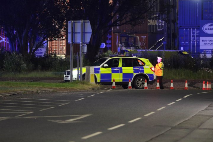 "Am văzut oameni aruncaţi în aer." O mașină a intrat în mulțime, la Manchester: SUNT RĂNIŢI (FOTO)