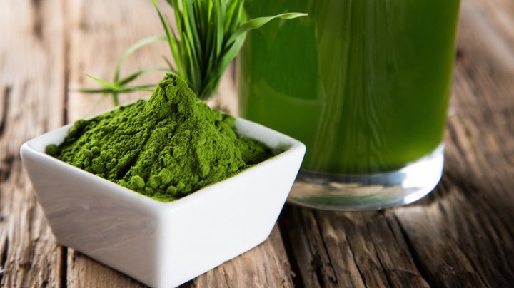 Spirulina, una dintre cele mai vechi forme de viaţă de pe Pământ. Ce efecte are