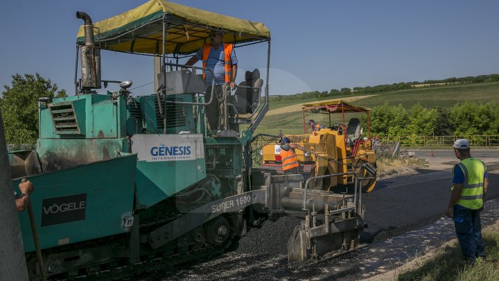 Chiril Gaburici: Cetățenii pot sesiza Ministerul Economiei și Infrastructurii dacă au depistat nereguli în timpul lucrărilor de reparație a drumurilor (FOTOREPORT)