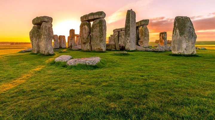 Solstiţiul de vară, celebrat de mii de oameni la Stonehenge