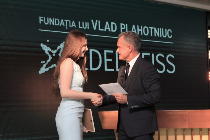 Vlad Plahotniuc alături de bursierii Fundaţiei Edelweiss: Suntem mândri de realizările lor, așa cum se mândresc și părinții și dascălii lor