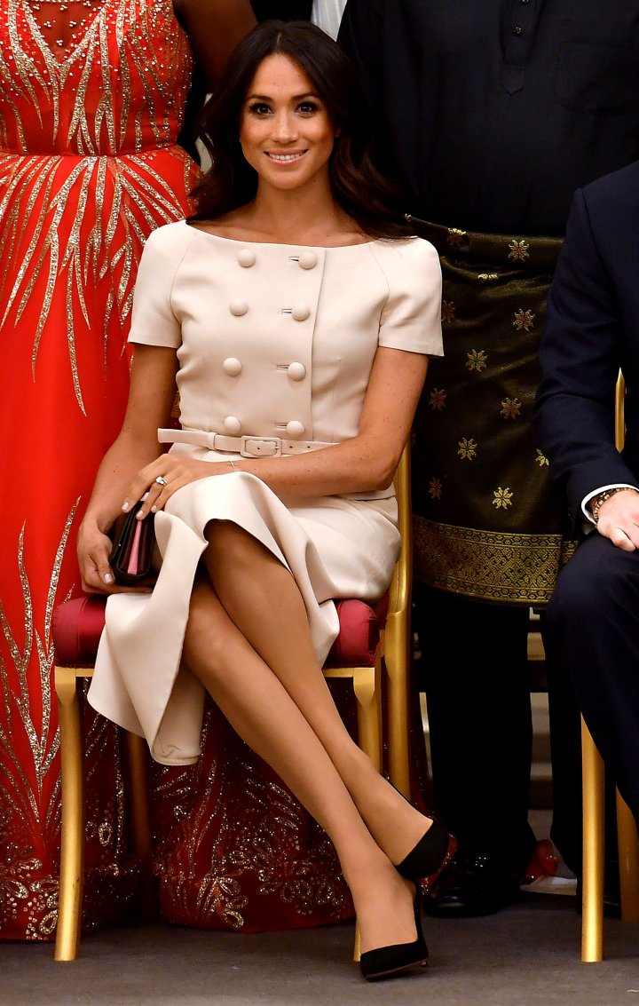 Gafa făcută de Meghan Markle în fața Reginei. Cum a stat aşezată la fotografia oficială (FOTO)