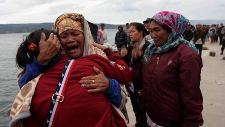 Tragedie navală în Indonezia! Peste 100 de oameni au fost daţi dispăruți, după ce un feribot s-a răsturnat (VIDEO)