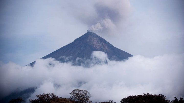 Alertă în Guatemala: Trei vulcani sunt în prag de erupție