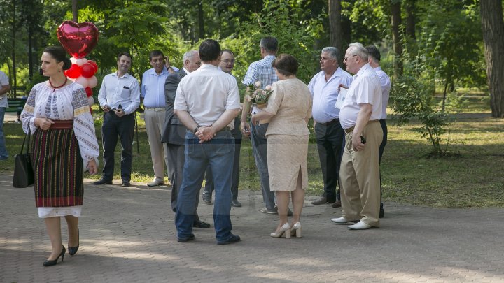 Donează sânge, dăruieşte sănătate! Zeci de oameni au donat sânge în punctele de colectare din parc (FOTOREPORT)